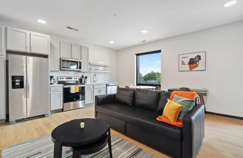 Lockerbie Square Apartment | CozySuites on Mass with garage parking #6