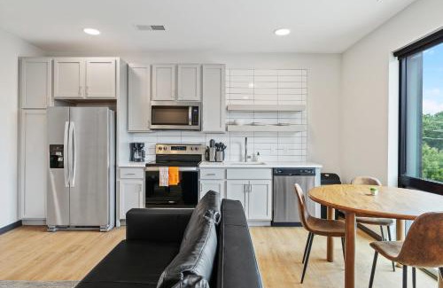 Lockerbie Square Apartment | CozySuites on Mass with garage parking #6