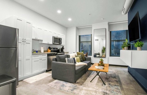 Cultural District Apartment | CozySuites Stunning 1BR in Downtown Pitts 42