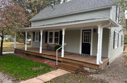 Hesston House | Crabapple Cottage
