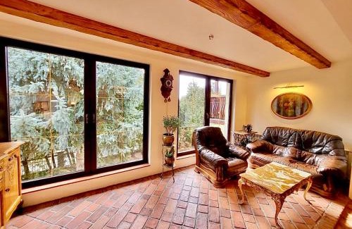 Wzgorza Krzeslawickie Villa | Cracow. Villa Cherubin Garden