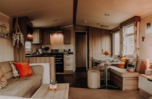 Ayr House | Craig Tara close to beach Dog friendly Free WiFi