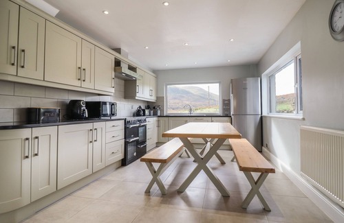Capel Celyn Cottage | CRAIG YR RONWY, pet friendly, character holiday cottage in Bala