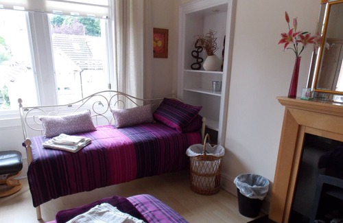 Morningside Apartment | CRAIGHOUSE APARTMENT - free wifi - free on street parking, close to city cent