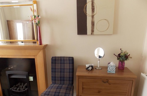Morningside Apartment | CRAIGHOUSE APARTMENT - free wifi - free on street parking, close to city cent