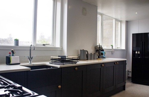 Cullen Cottage | CRANNOCH SELF CATERING, pet friendly, with hot tub in Cullen