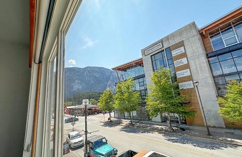 Downtown Squamish Hotel | Crash Hotel Squamish