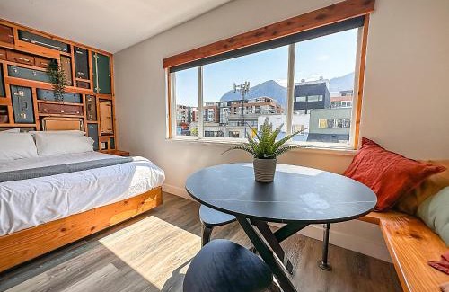 Downtown Squamish Hotel | Crash Hotel Squamish