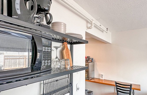 Downtown Squamish Hotel | Crash Hotel Squamish