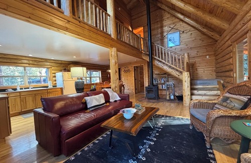 Chiloquin Cabin | Crater Lake Adventure Basecamp: Riverside Log Cabin Getaway