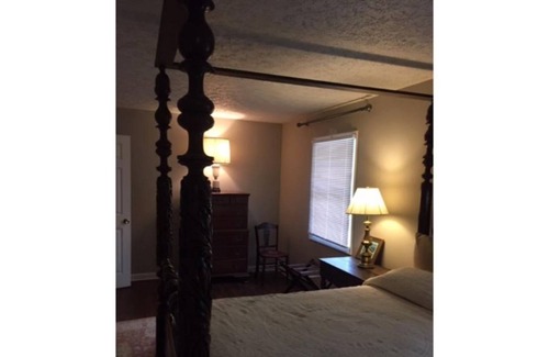 Meadow Bluff Apartment | Crawley Guest Cottage