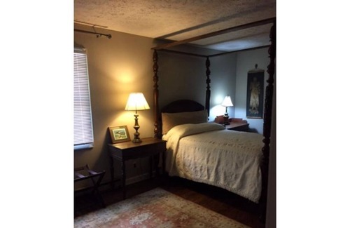 Meadow Bluff Apartment | Crawley Guest Cottage