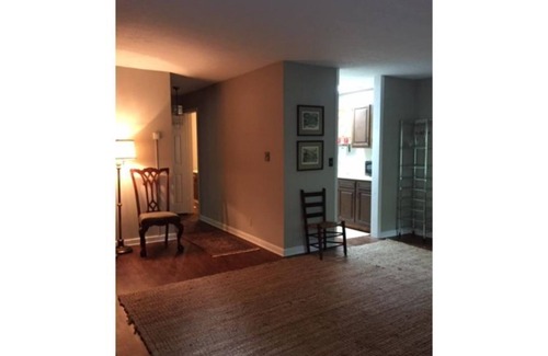 Meadow Bluff Apartment | Crawley Guest Cottage