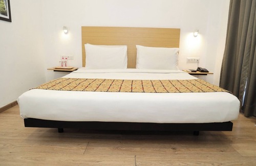 Gandhinagar Hotel | CRAYON HOTELS