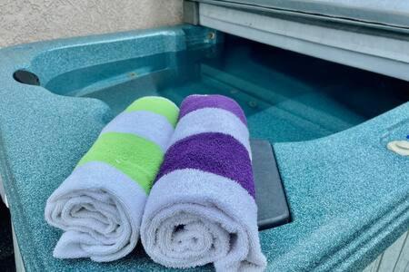 Ahwahnee Apartment | Crazy Cow Private HOT TUB BBQ Sleeps 2