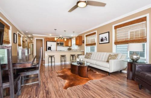 Nancy House | Cream Houseboat 4 Bedroom