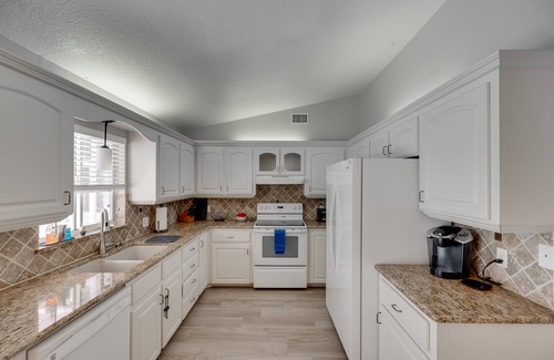 Hoffmann Hills House | Create new memories far from home in the lovely town of Deland