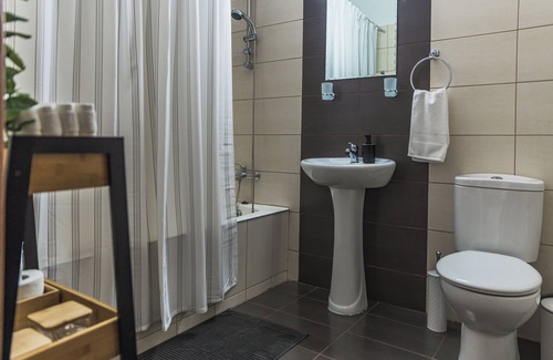 Livadia Apartment | Creative 1BR Pool View Apt with Covered Parking