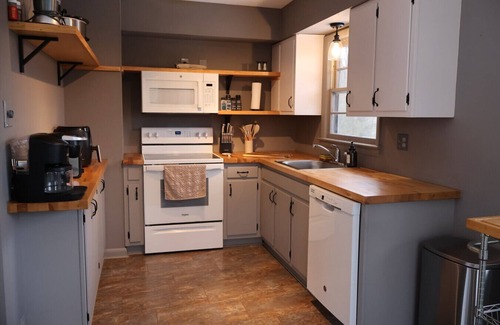 Lovettsville House | Creek Cottage along the Potomac River