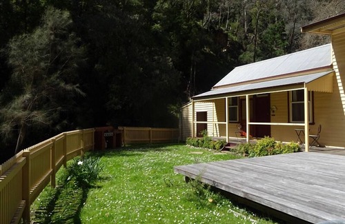 Walhalla Cottage | Creek Cottage