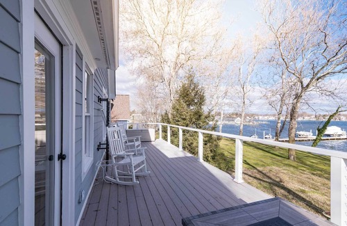 Pasadena House | Creek-Side Bliss: Unwind and Create Lasting Memories at Our Beautiful Retreat