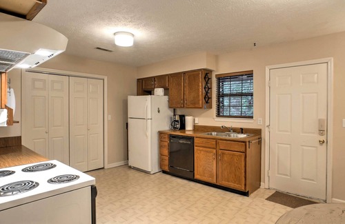 Ooltewah Cabin | Creekfront Cabin Near Chattanooga w/Hot Tub!