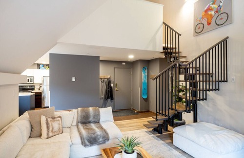 Whistler Creekside Apartment | Creekside 3BR: Sleeps 8,Hot Tub,Pool,Parking,BBQ & Near Shops and Restaurants!