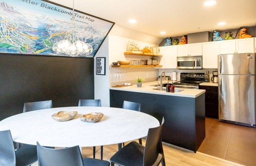 Whistler Creekside Apartment | Creekside 3BR: Sleeps 8,Hot Tub,Pool,Parking,BBQ & Near Shops and Restaurants!