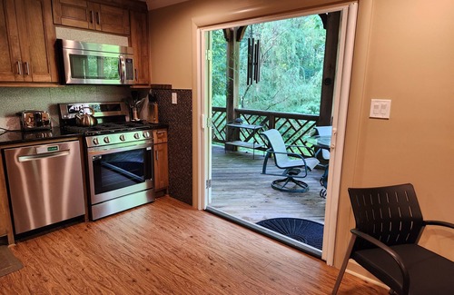 Atlanta House | CREEKSIDE-ATLanta Terrace-Level Guest Suite/23 mins from Mid-Town Atlanta