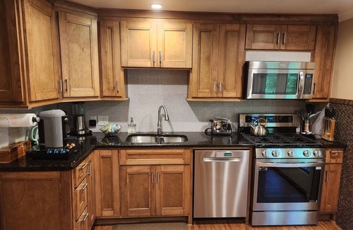 Atlanta House | CREEKSIDE-ATLanta Terrace-Level Guest Suite/23 mins from Mid-Town Atlanta