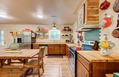 Riverside Cabin | Creekside Cabin 38