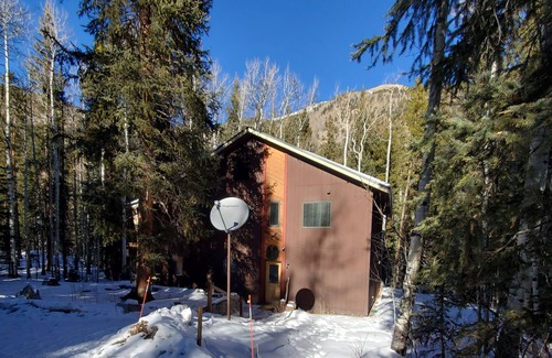 Twin Lakes Cabin | Creekside Cabin on Independence Pass between Twin Lakes and Aspen, Cozy + Nature