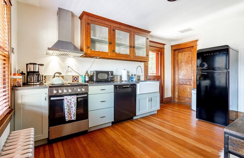 Jeffersonville Apartment | Creekside Cottage