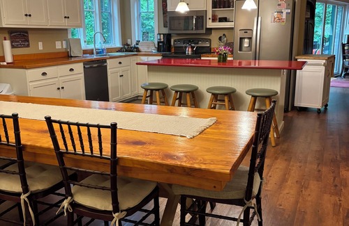 Drumore House | Creekside Cottage is your spacious retreat to enjoy a relaxing getaway!