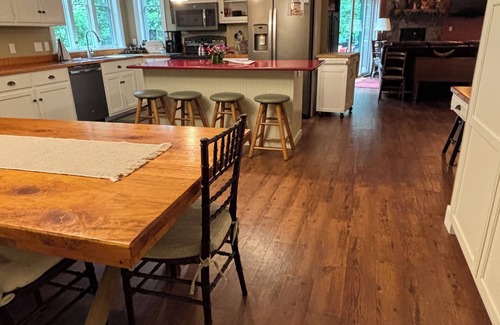 Drumore House | Creekside Cottage is your spacious retreat to enjoy a relaxing getaway!