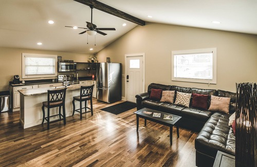 Brevard Cottage | Creekside Cozy Cottage | Fire Pit & Fall Views