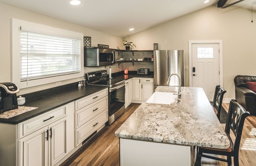 Brevard Cottage | Creekside Cozy Cottage | Fire Pit & Fall Views