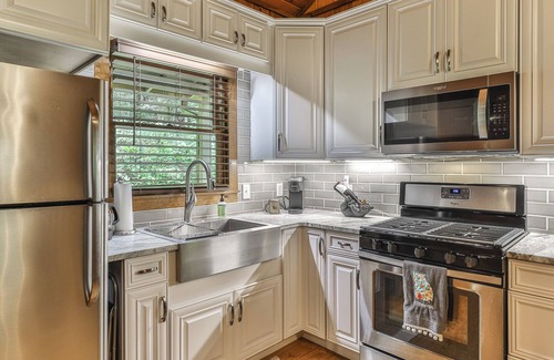 Ellijay Cabin | Creekside Fairytale on Barnes Creek - Magical, Romantic Cabin