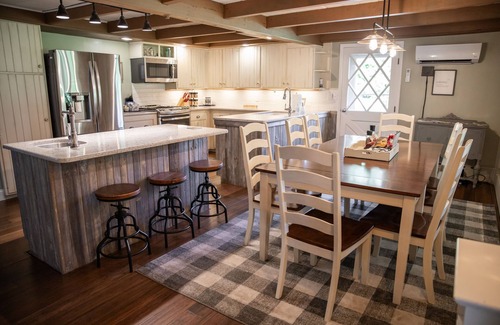 Cumbola Other | Creekside Farmhouse / Hot Tub