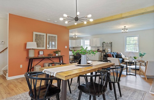 Berkeley Springs House | Creekside Fun | Dog-friendly, Games & Fire Pit