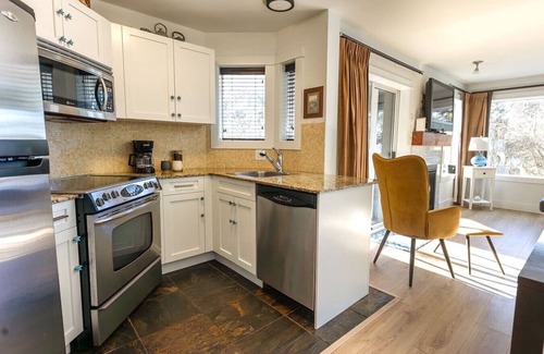 Regional District of Nanaimo Apartment | Creekside Hideout for Quiet Souls Condo A
