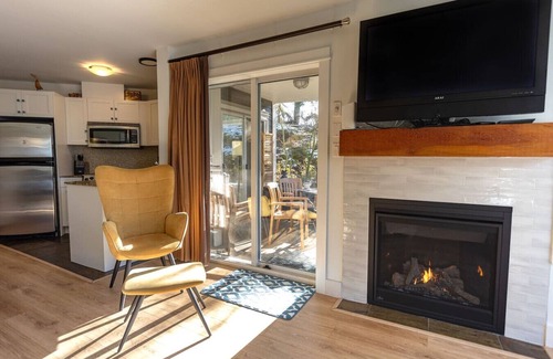 Regional District of Nanaimo Apartment | Creekside Hideout for Quiet Souls Condo A