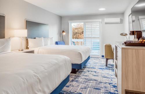 Cambria Hotel | Creekside Inn Downtown