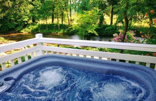 Bryson City House | Creekside Quarters - Modern Farmhouse with Deep Creek your Backyard Oasis