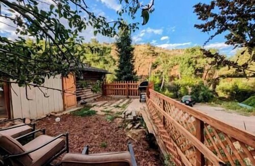 Idledale Apartment | Creekside Red Rocks Getaway