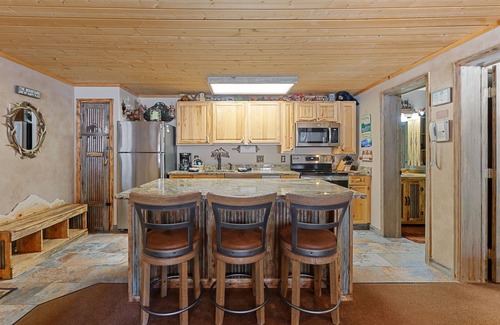 Fall River Estates Condo | Creekside Suite 07 (NO HT)