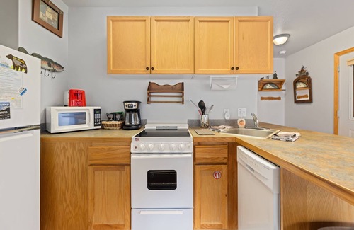 Fall River Estates Condo | Creekside Suite 10 (NO HT)