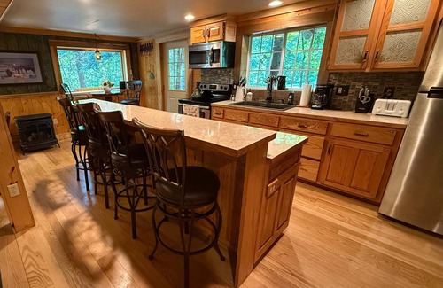 Logan Cabin | Creekside View Cabin:Dog-Friendly, Fire Pit-$Dsct