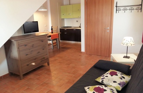 Francavilla d'Ete Apartment | Crepuscolo flat in farmhouse with swimming pool, in the Marche hills