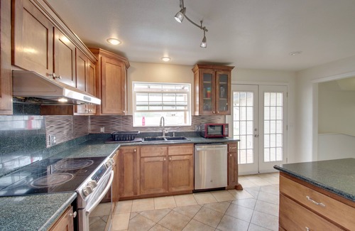 Crescent City North House | Crescent City Home w/Hot Tub: Half-Block to Beach